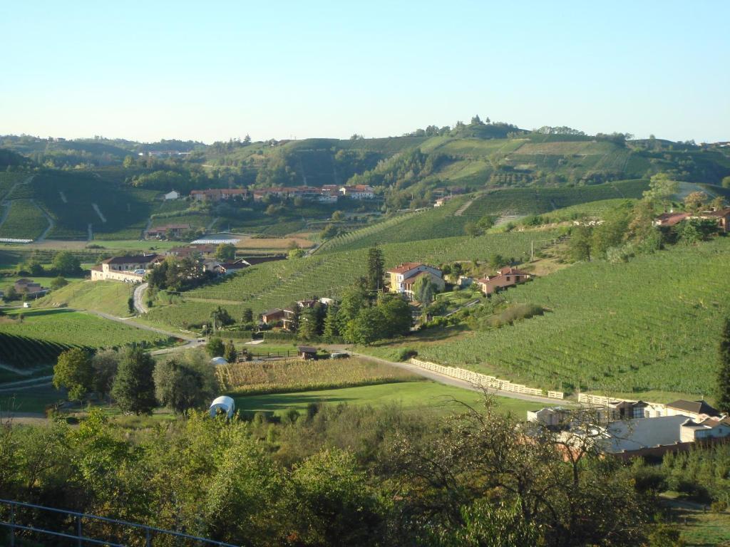 Agriturismo Cascina Vrona Villa Monteu Roero Exteriör bild